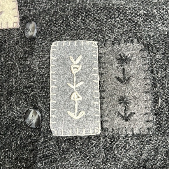 Vintage Rebecca Stone Gray Button Up Floral Applique Cardigan Sweater Medium - Picture 9 of 9
